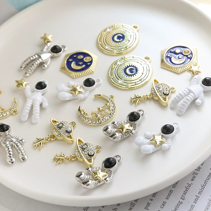 アクセサリーパーツ 宇宙飛行士 ハンドメイド スター 金属チャーム 星 メタルチャーム メタルパーツ