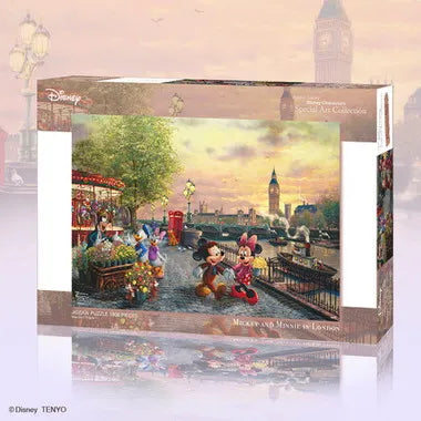 D-1000-853 Mickey and Minnie in London