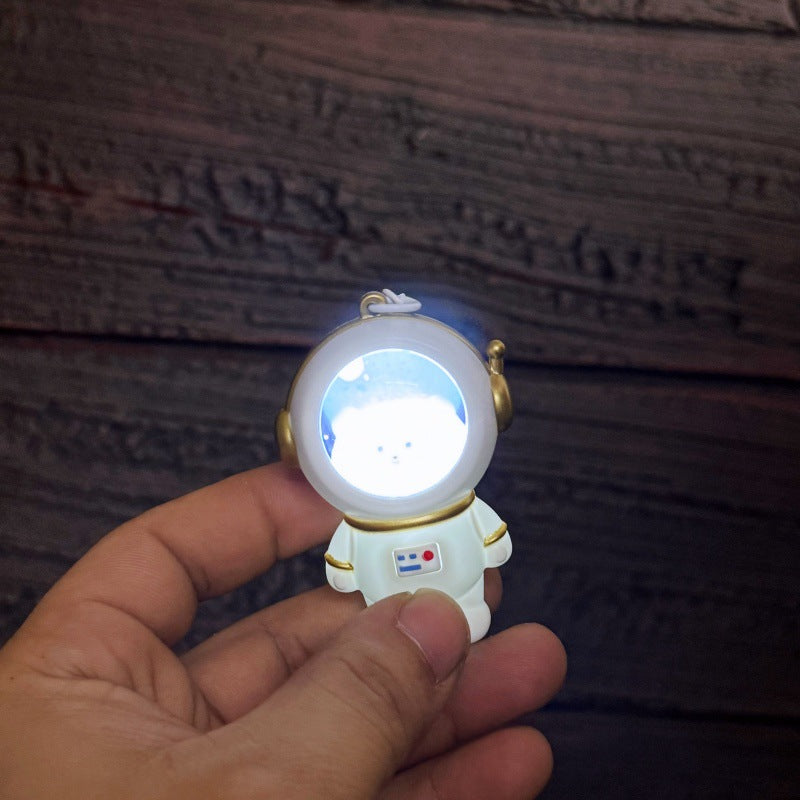 かわいいカートゥーン発光星空宇宙飛行士キーホルダー 宇宙人チャーム バッグペンダント 記念品