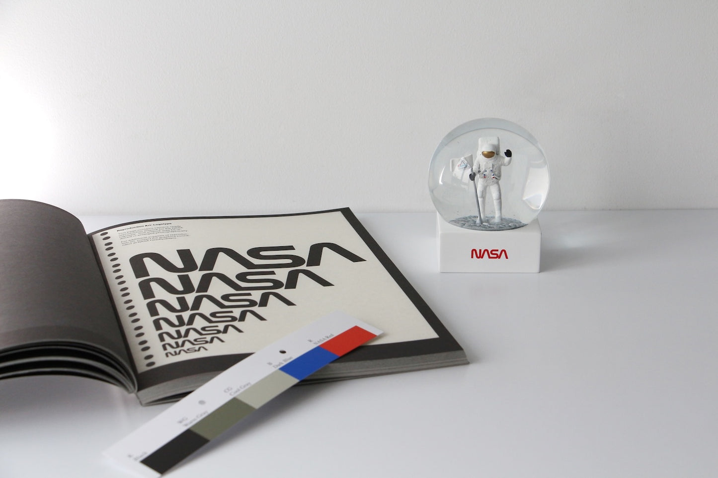 NASA スノーグローブ 宇宙飛行士 100mm