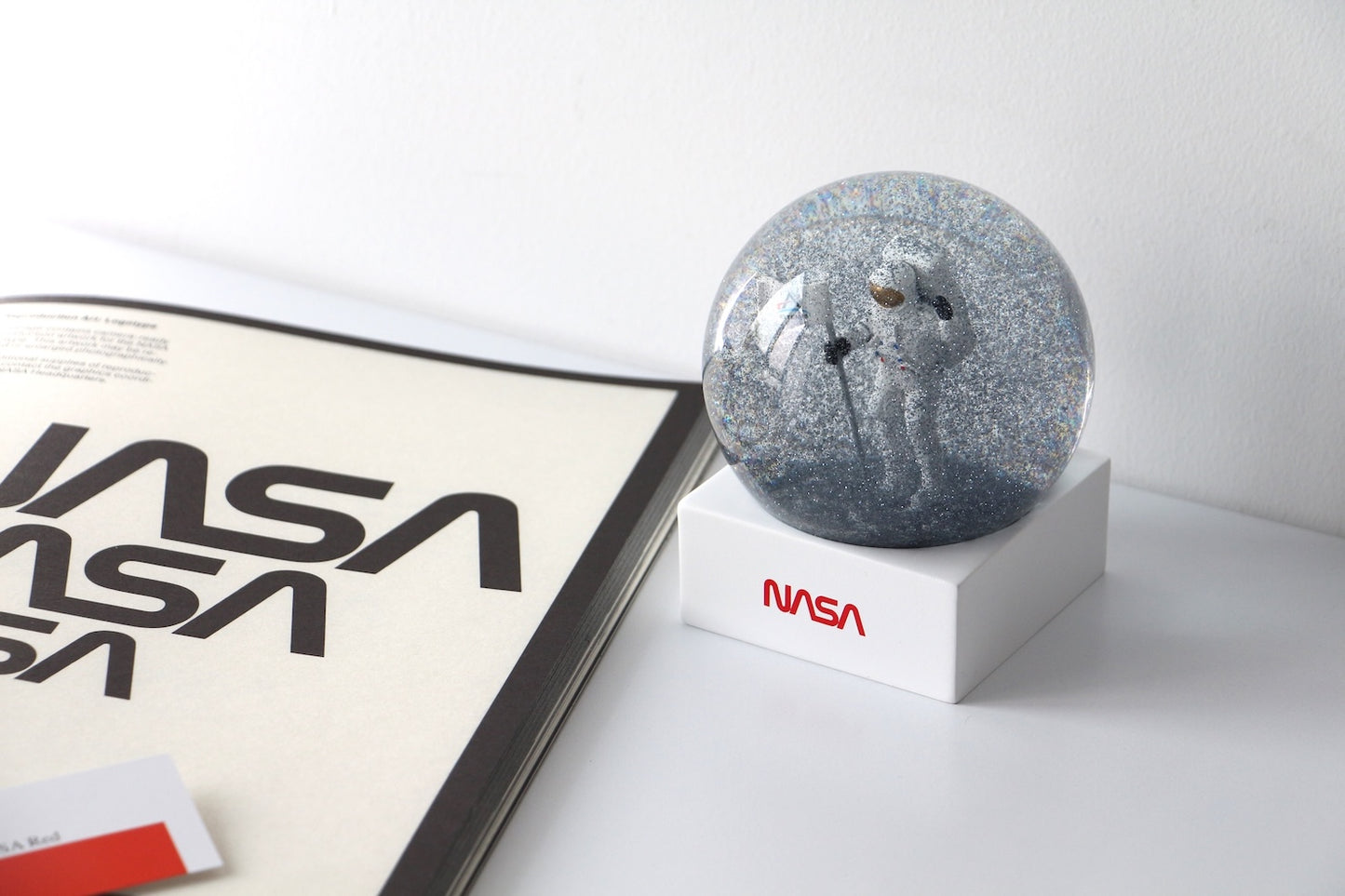 NASA スノーグローブ 宇宙飛行士 100mm