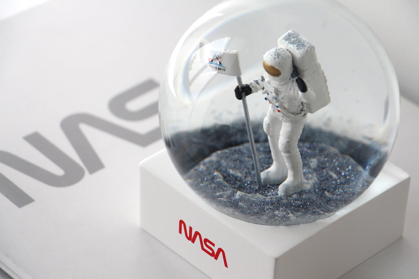 NASA スノーグローブ 宇宙飛行士 100mm